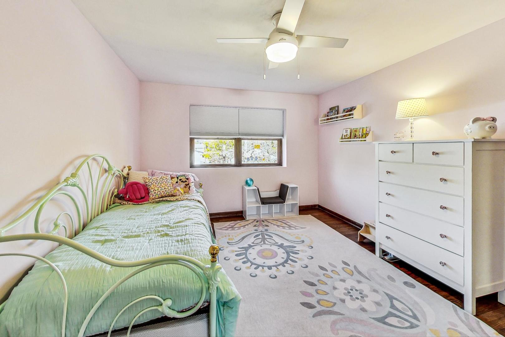 736 W Kingsbury Drive