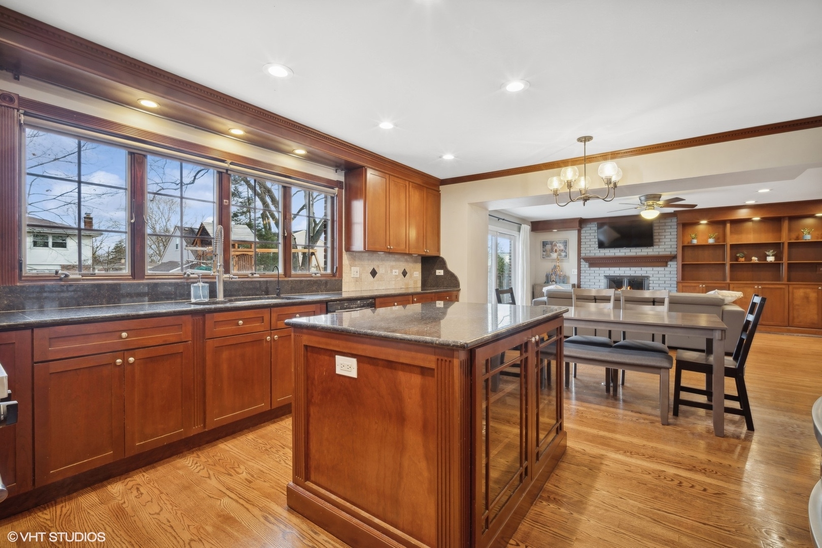 1315 S Chestnut Avenue