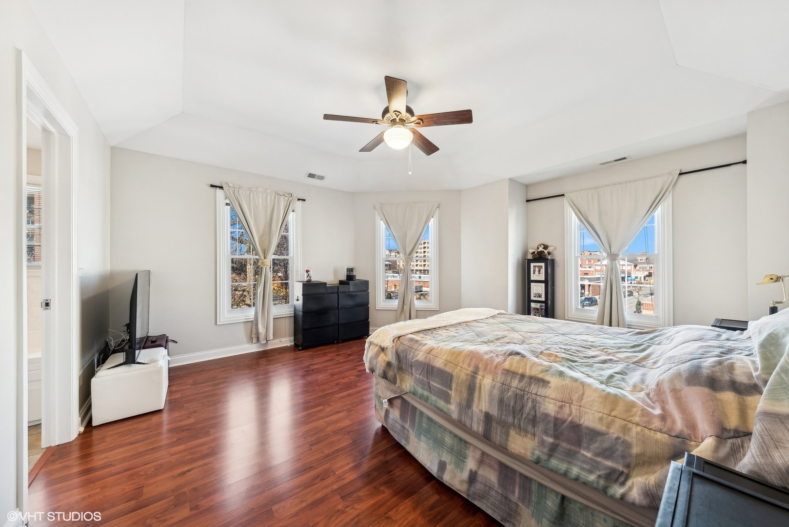 115 E Sigwalt Street Unit: 1A