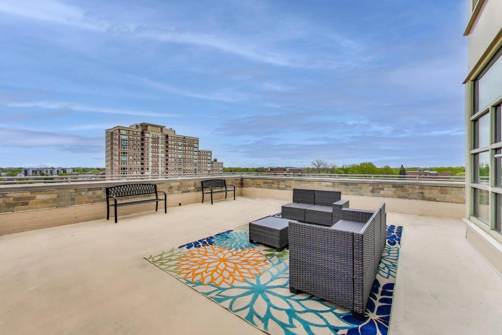 10 S Dunton Avenue Unit: 312