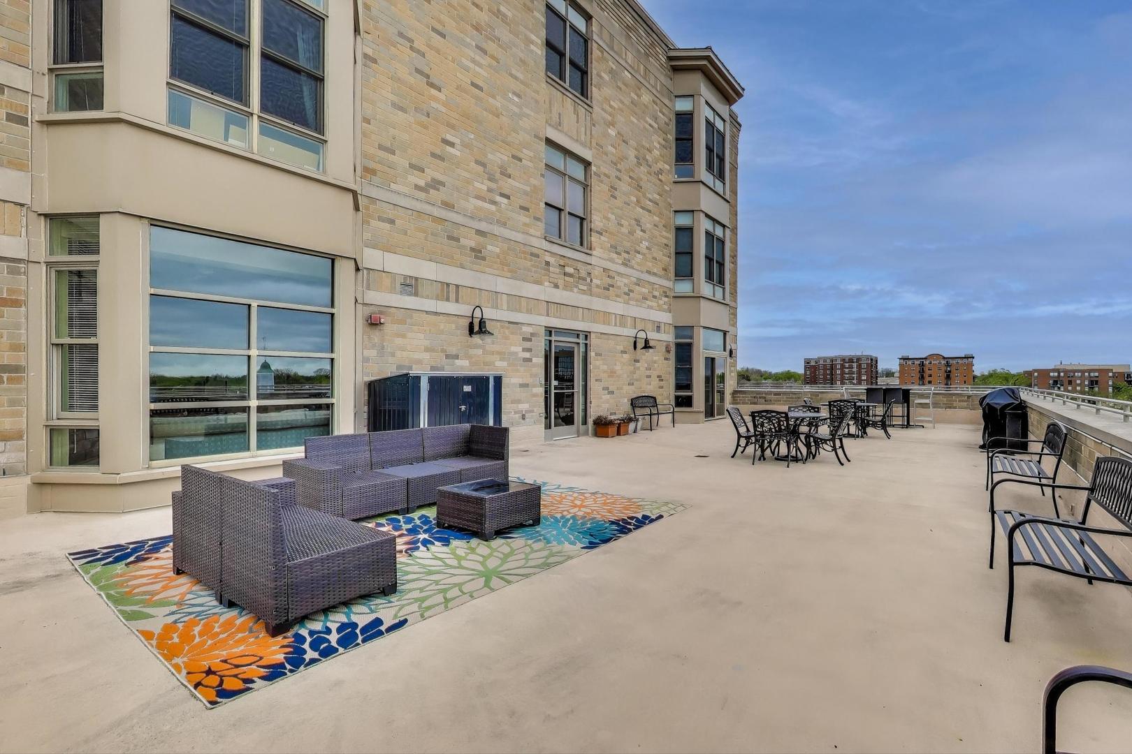 10 S Dunton Avenue Unit: 312