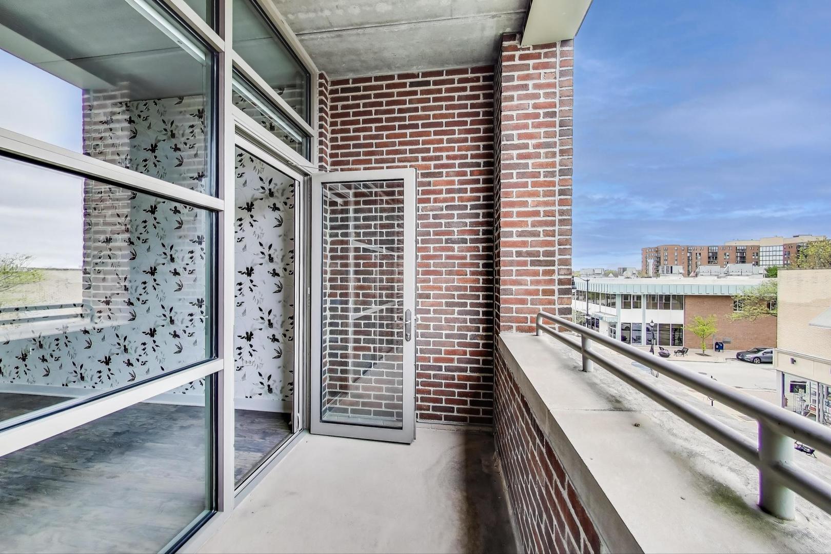 10 S Dunton Avenue Unit: 312
