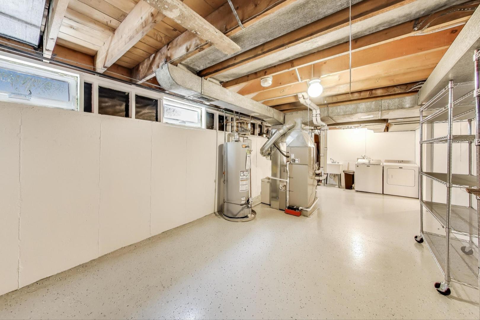 806 N Gibbons Avenue