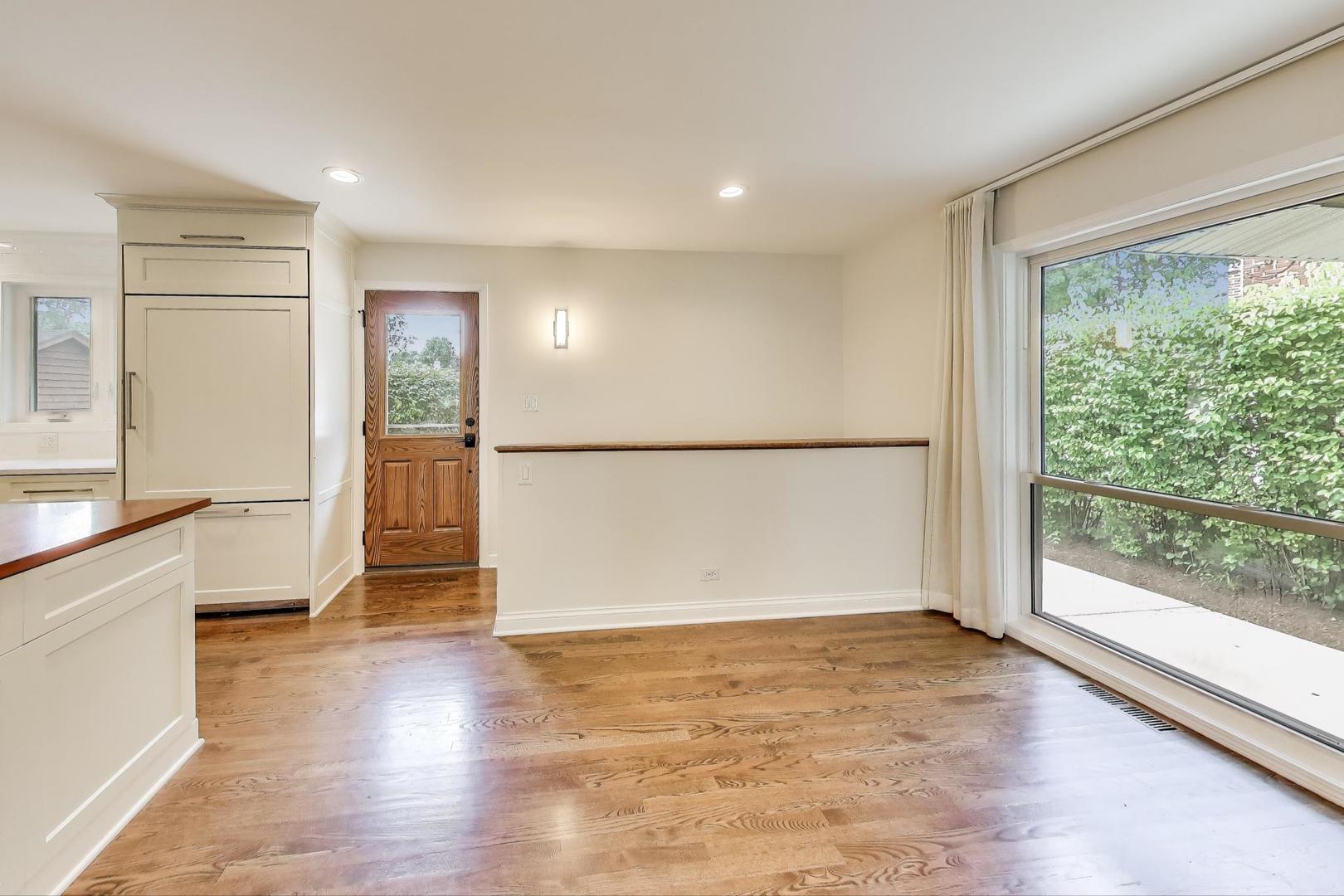 806 N Gibbons Avenue