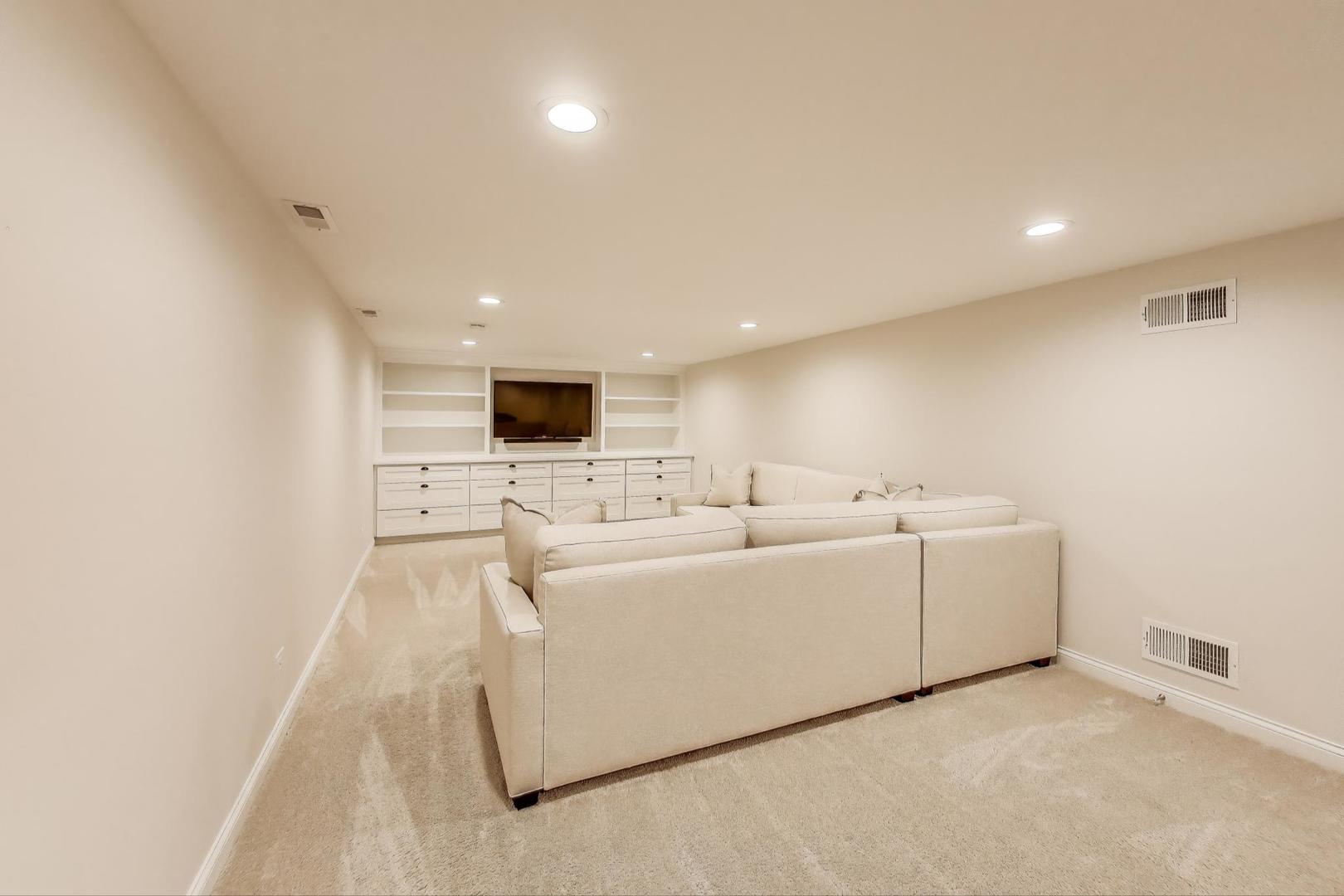 806 N Gibbons Avenue