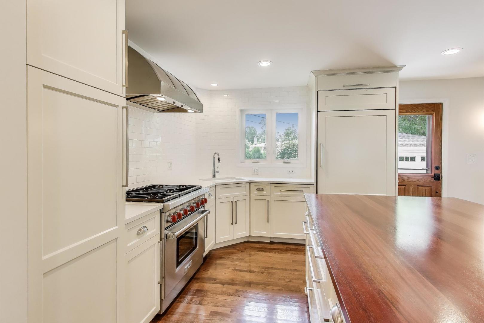 806 N Gibbons Avenue