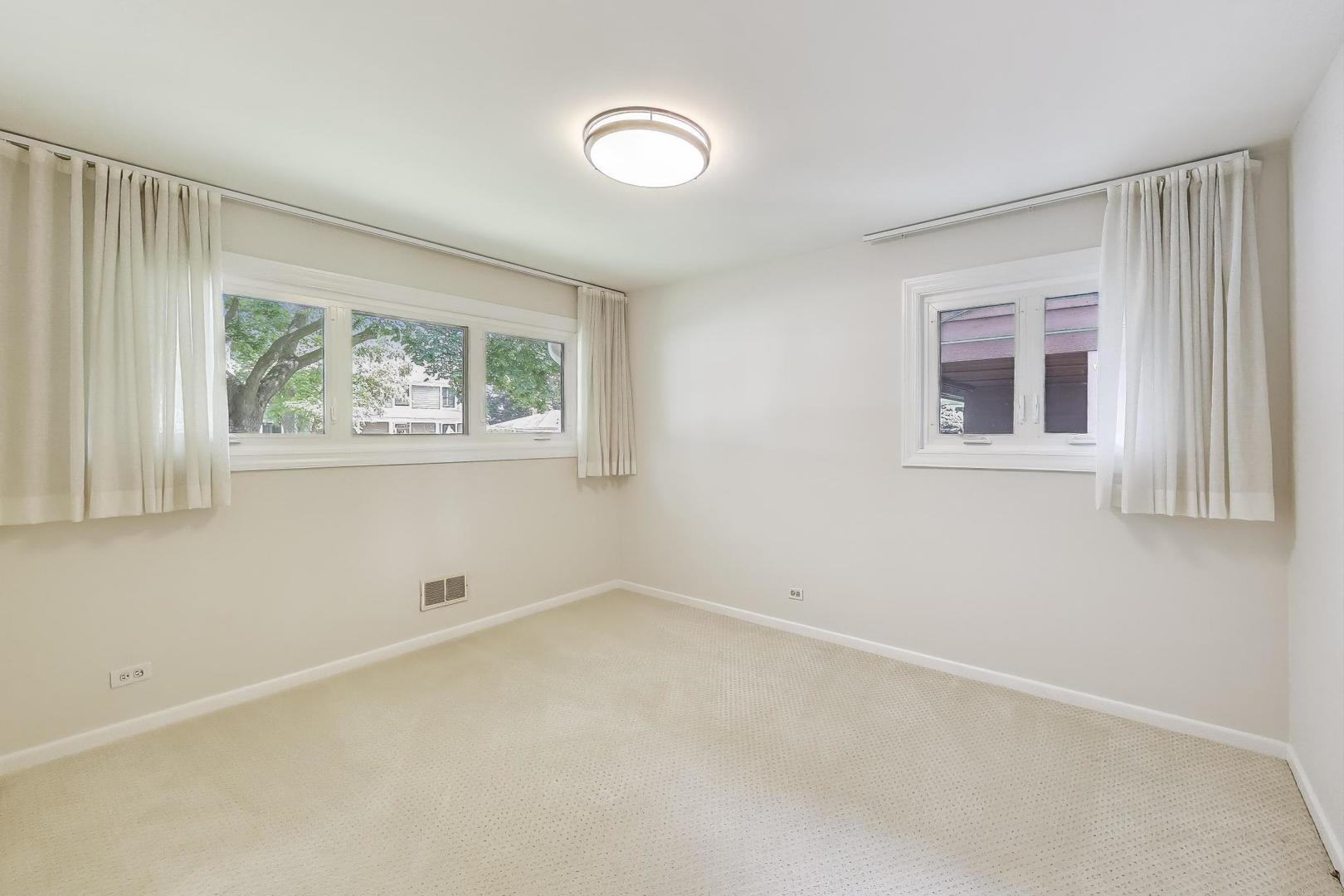 806 N Gibbons Avenue