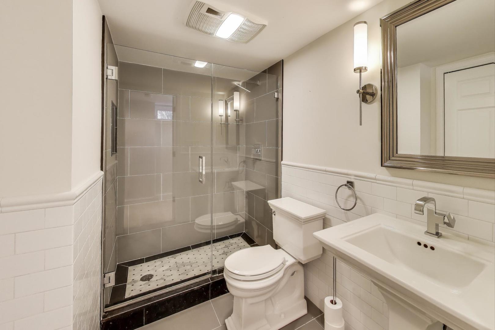 806 N Gibbons Avenue