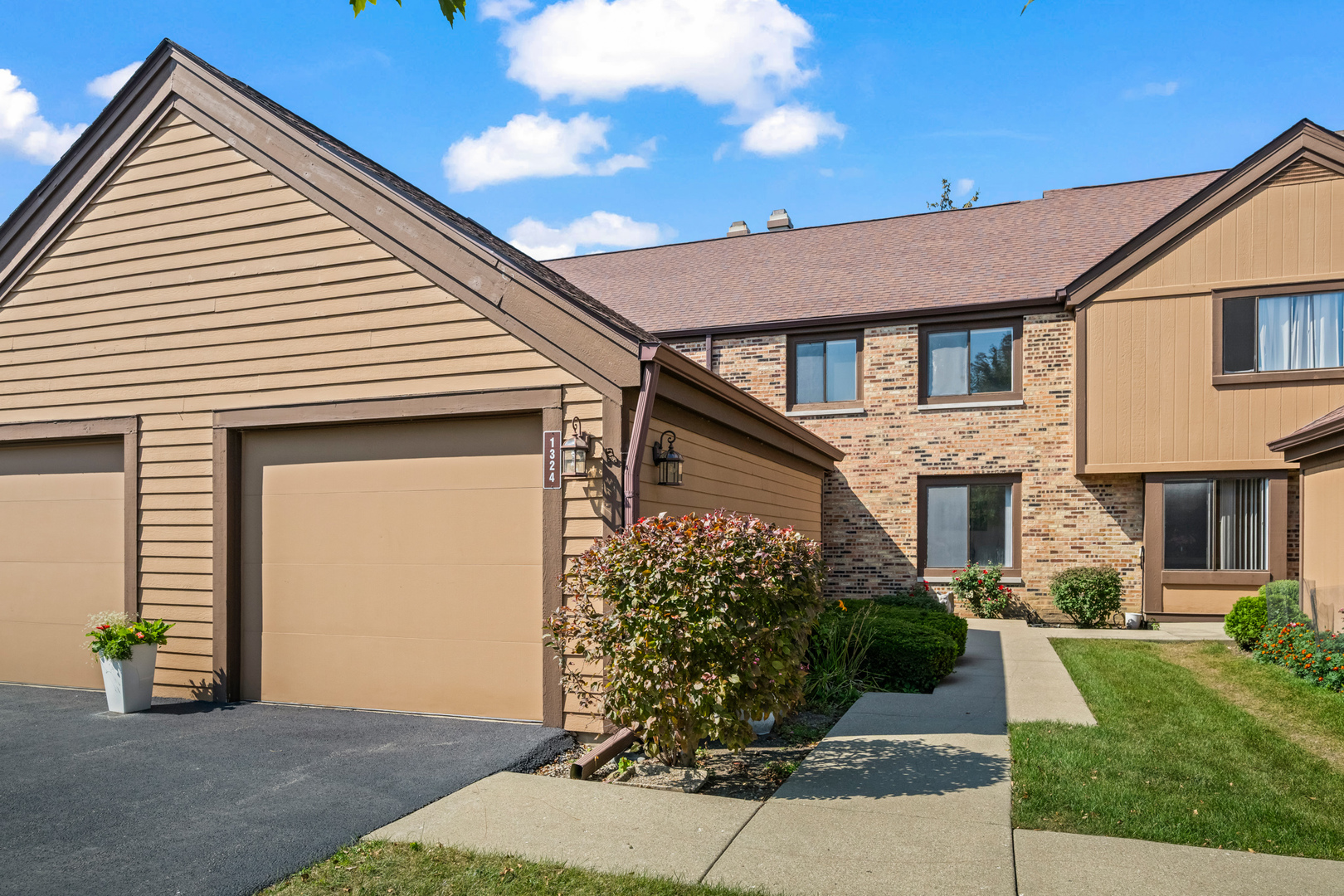 1324 Fairfax Lane