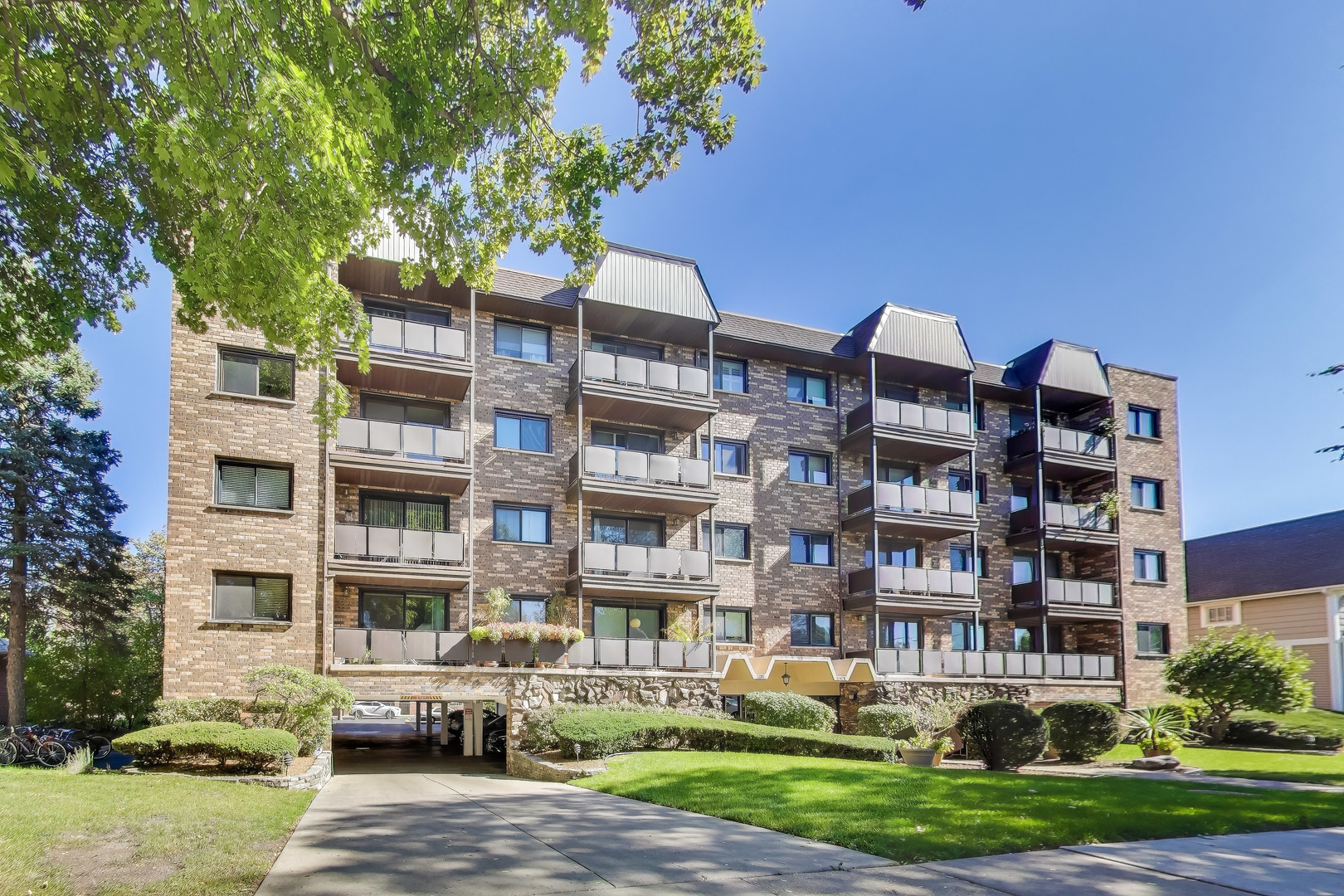 121 S Vail Avenue Unit: 403