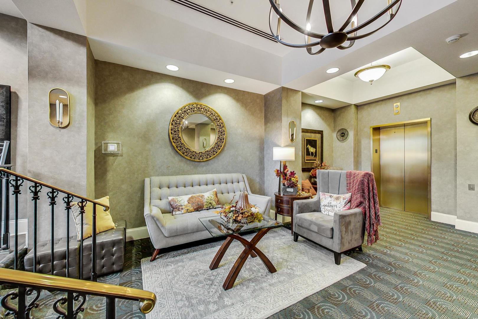 44 N VAIL Avenue Unit: 513