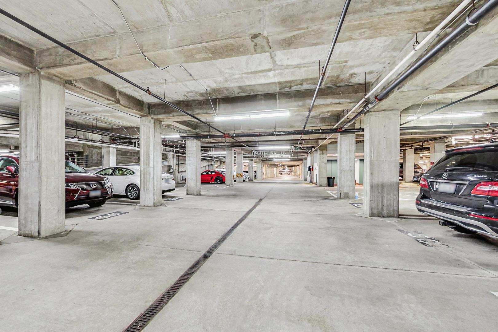 44 N VAIL Avenue Unit: 513