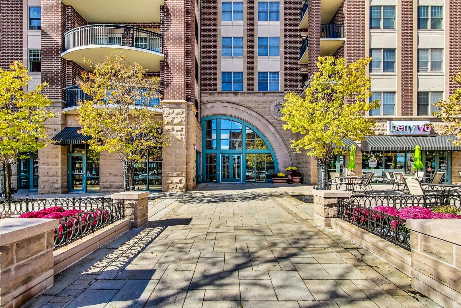 44 N VAIL Avenue Unit: 513