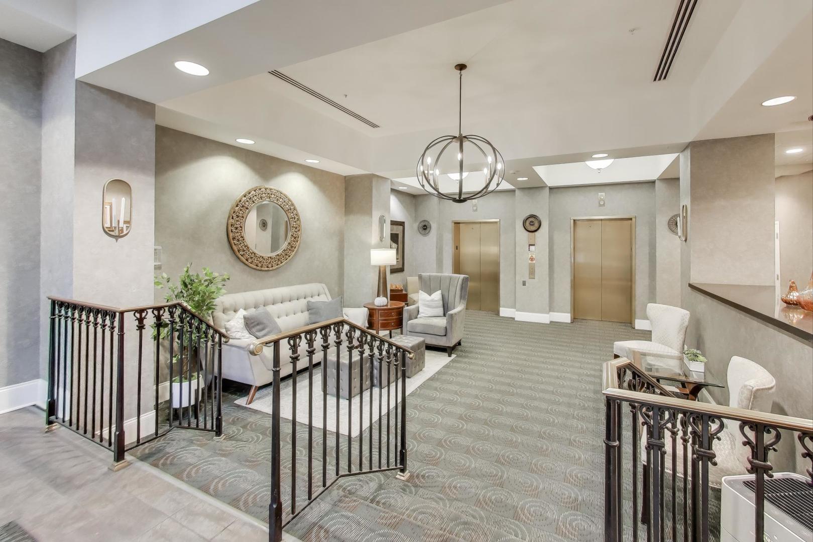 44 N VAIL Avenue Unit: 513