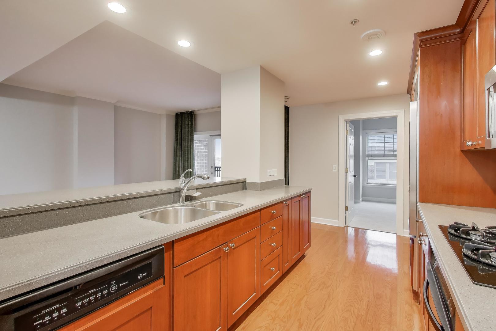 44 N VAIL Avenue Unit: 513