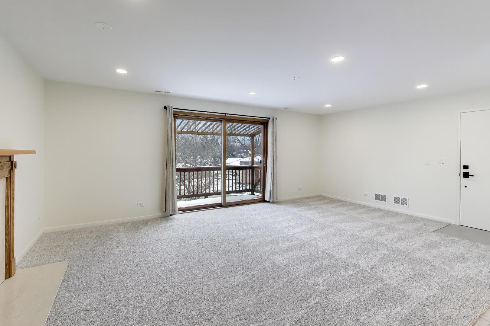 1209 E Davis Street E Unit: 3