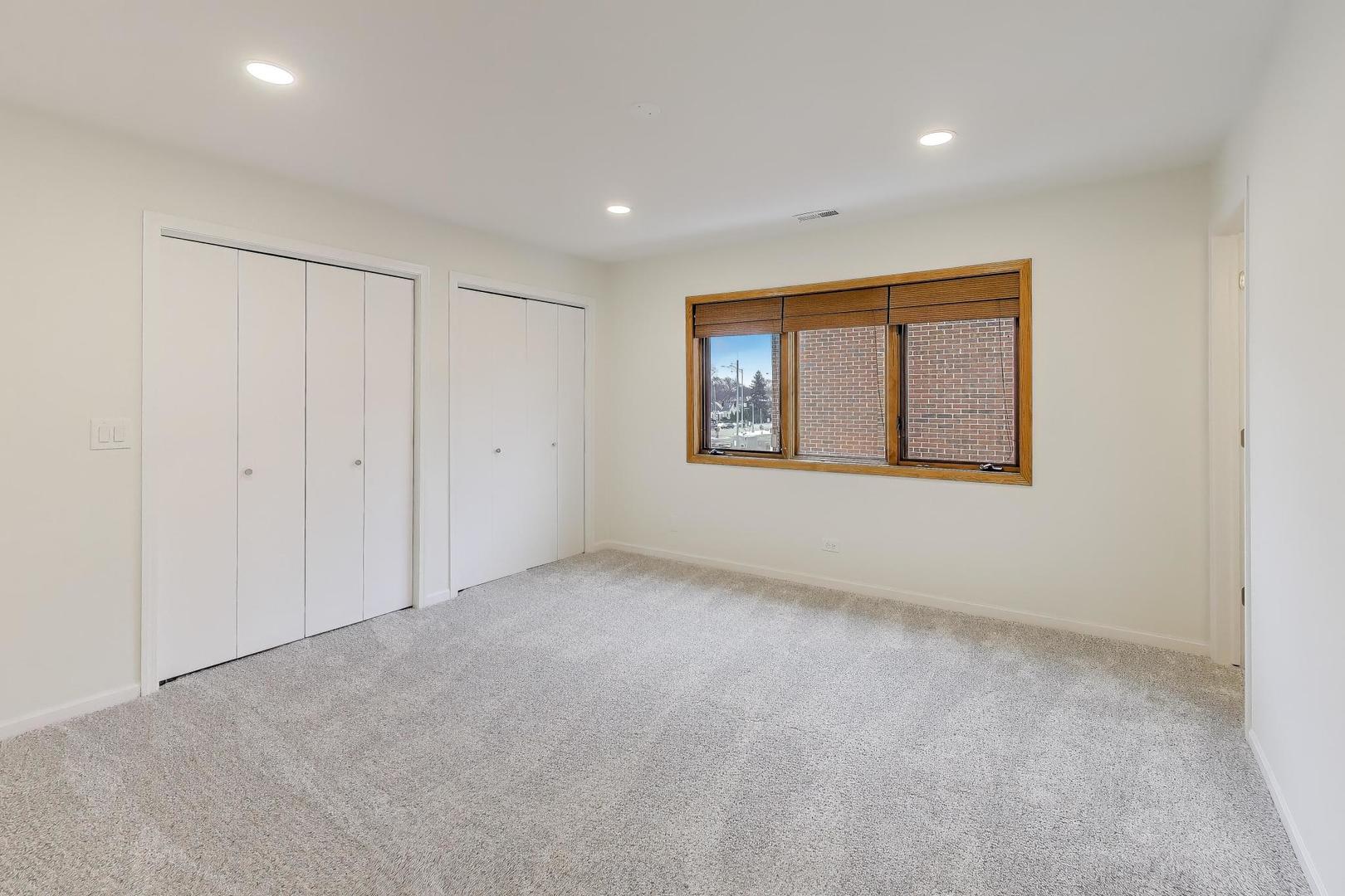 1209 E Davis Street E Unit: 3