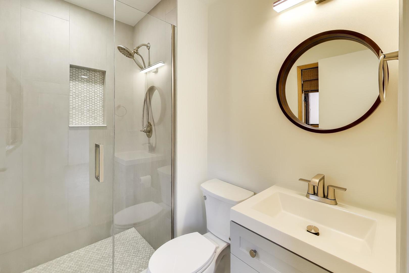 1209 E Davis Street E Unit: 3