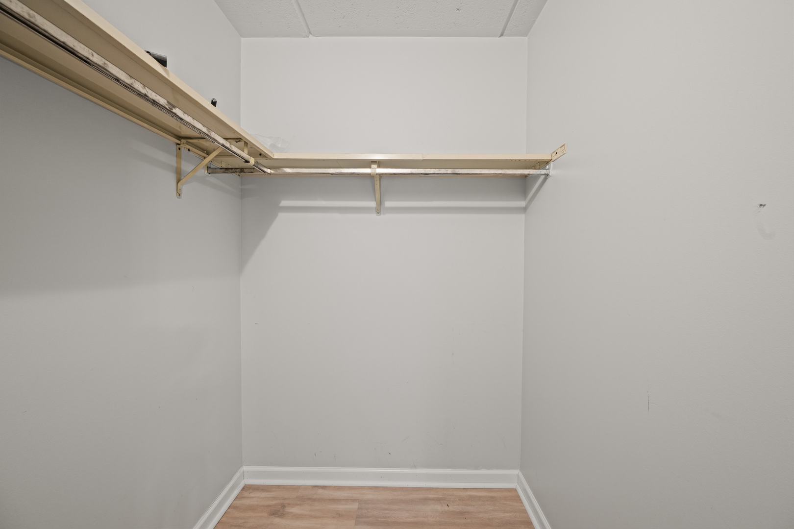 810 N River Road Unit: 1C