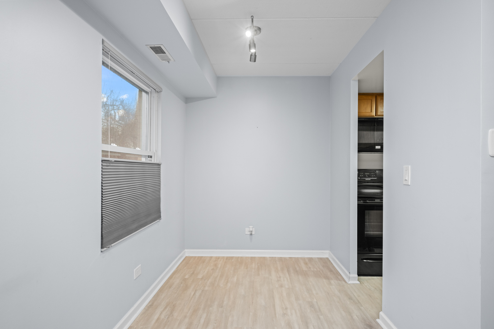 810 N River Road Unit: 1C