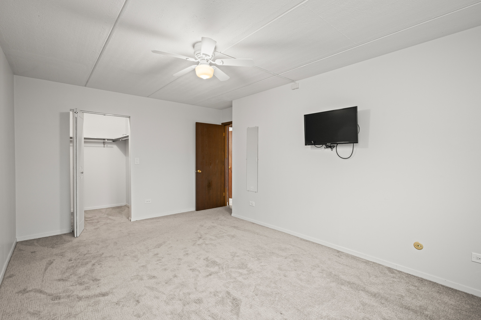 810 N River Road Unit: 1C