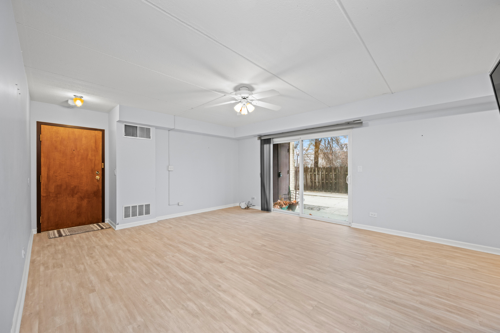 810 N River Road Unit: 1C