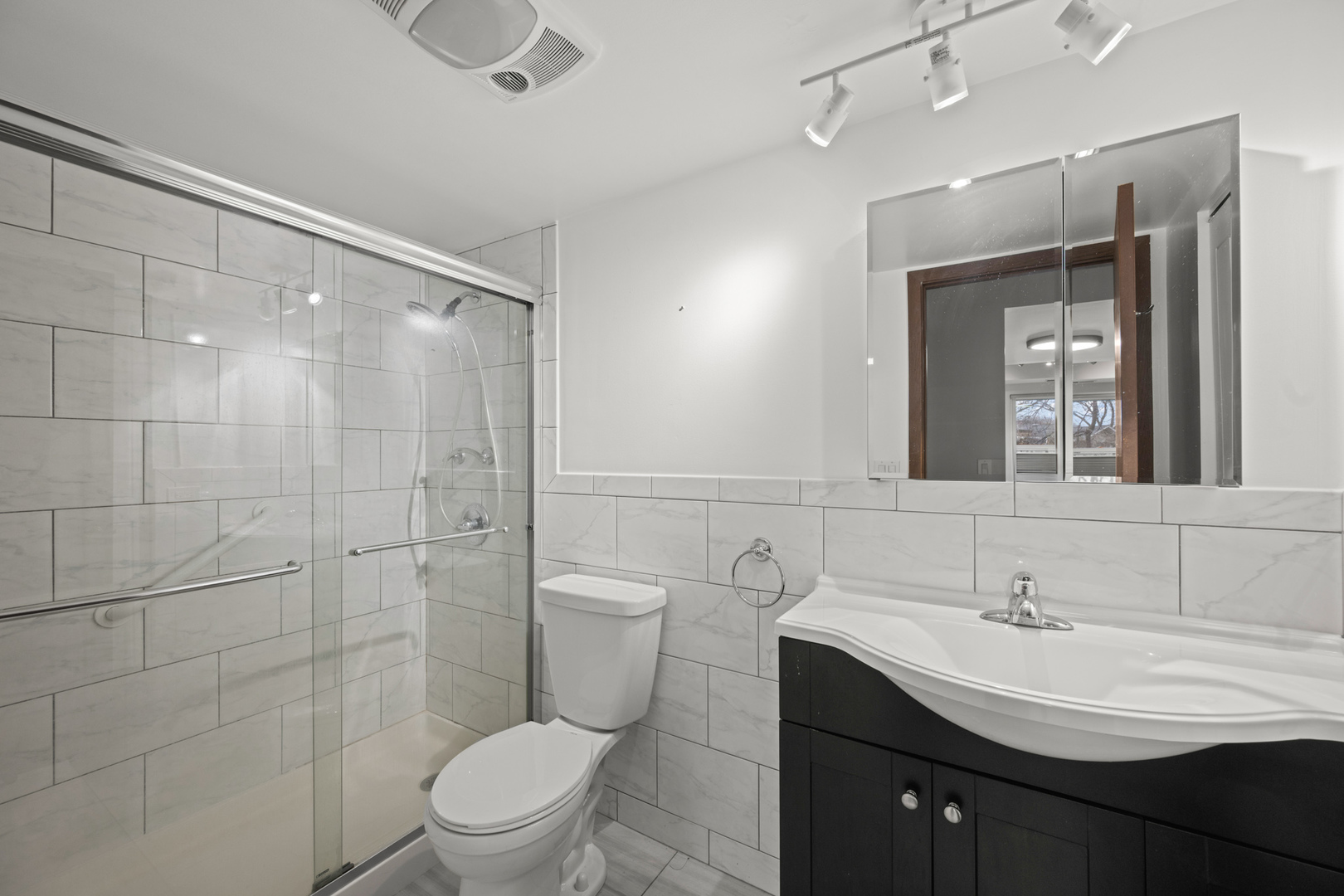 810 N River Road Unit: 1C