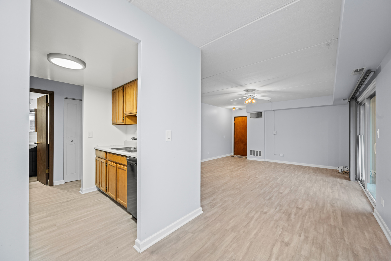 810 N River Road Unit: 1C