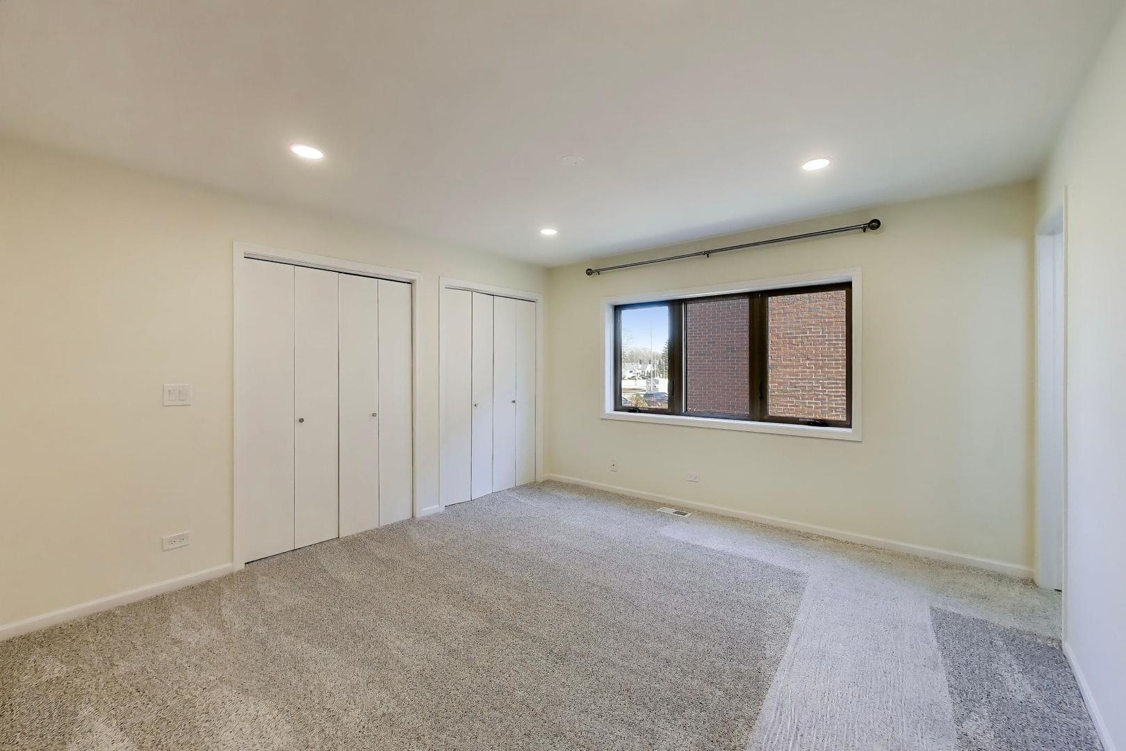 1209 E Davis Street E Unit: 2