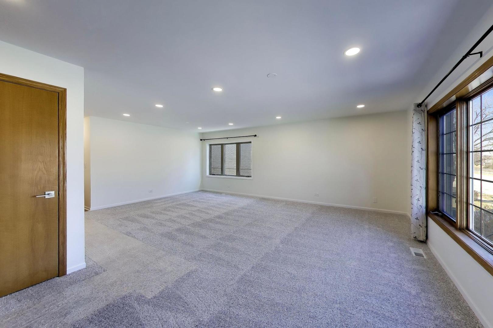 1209 E Davis Street E Unit: 2