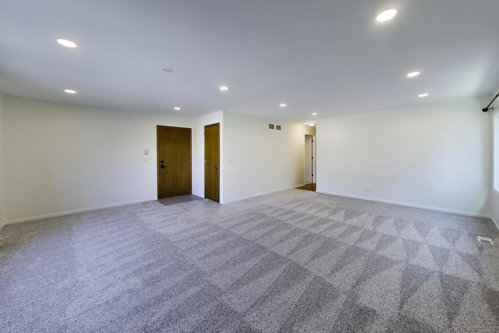 1209 E Davis Street E Unit: 2