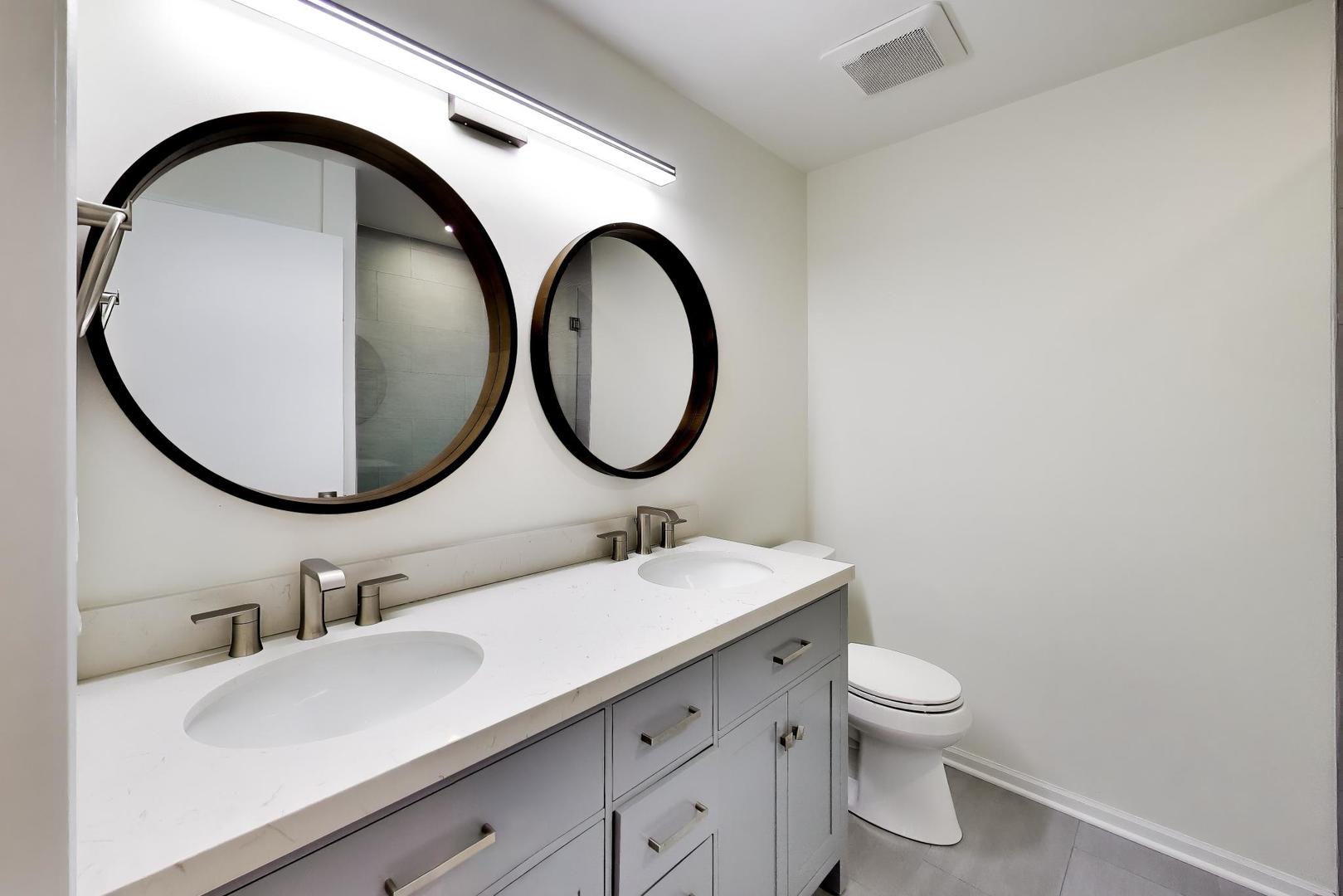 1209 E Davis Street E Unit: 2