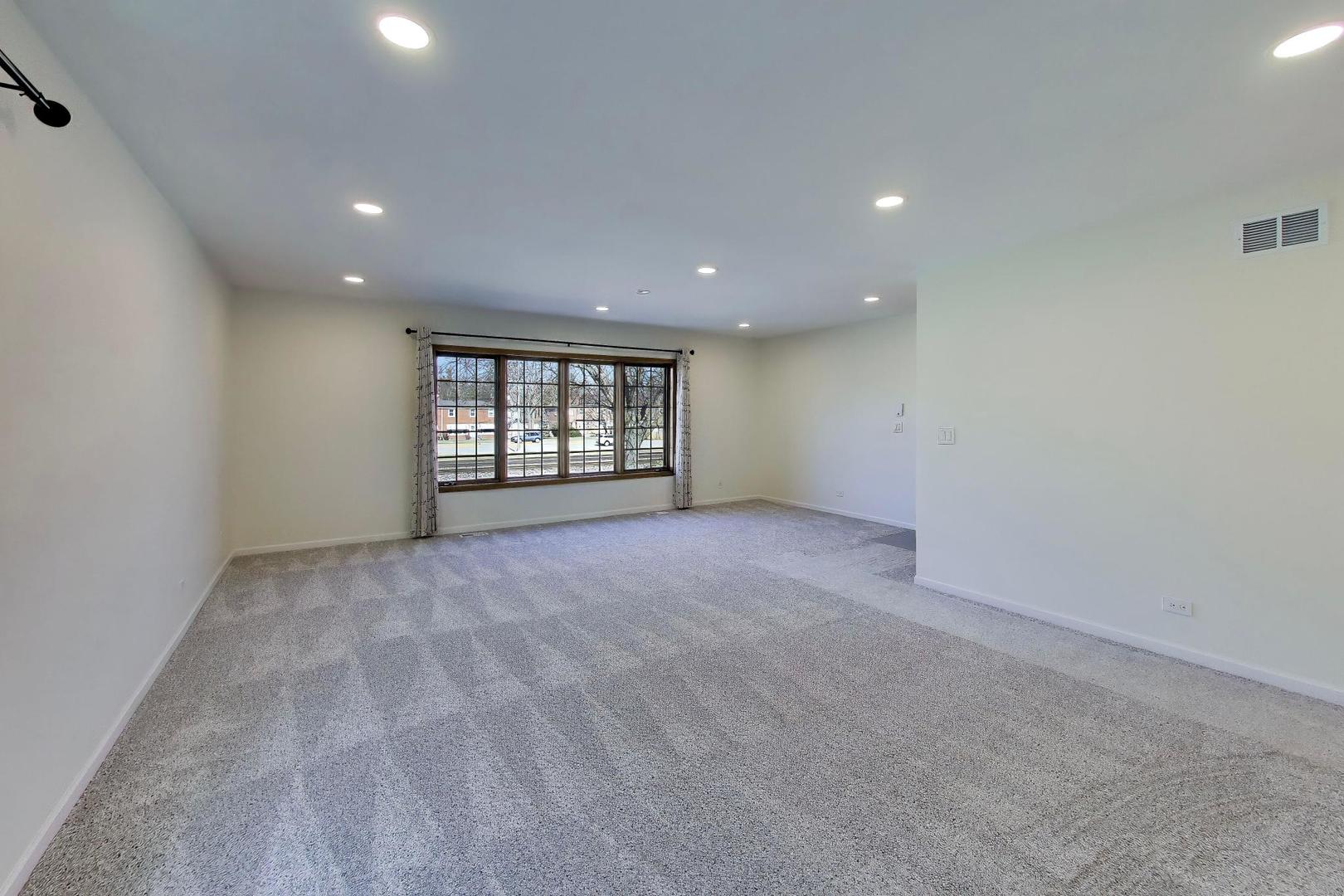 1209 E Davis Street E Unit: 2