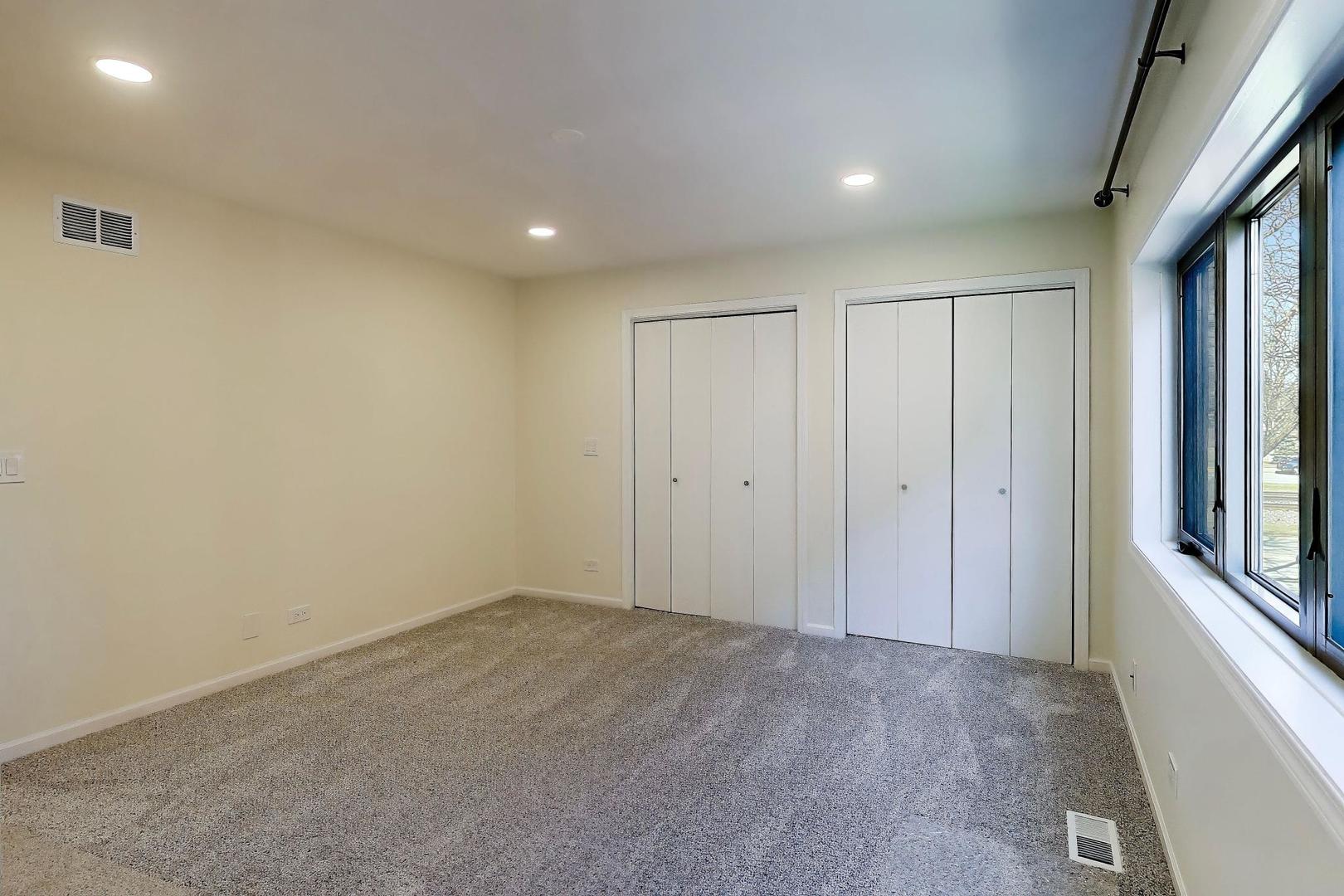 1209 E Davis Street E Unit: 2