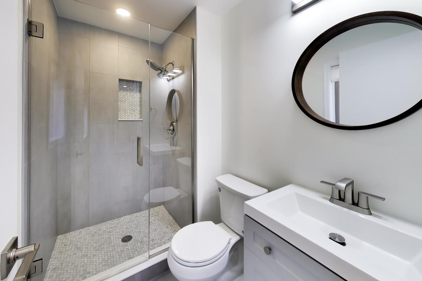 1209 E Davis Street E Unit: 2