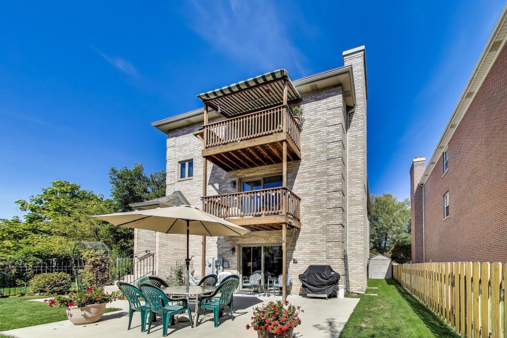 1209 E Davis Street E Unit: 2