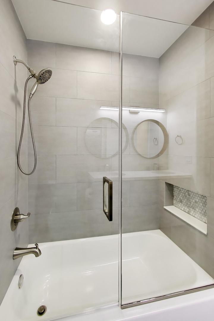 1209 E Davis Street E Unit: 2