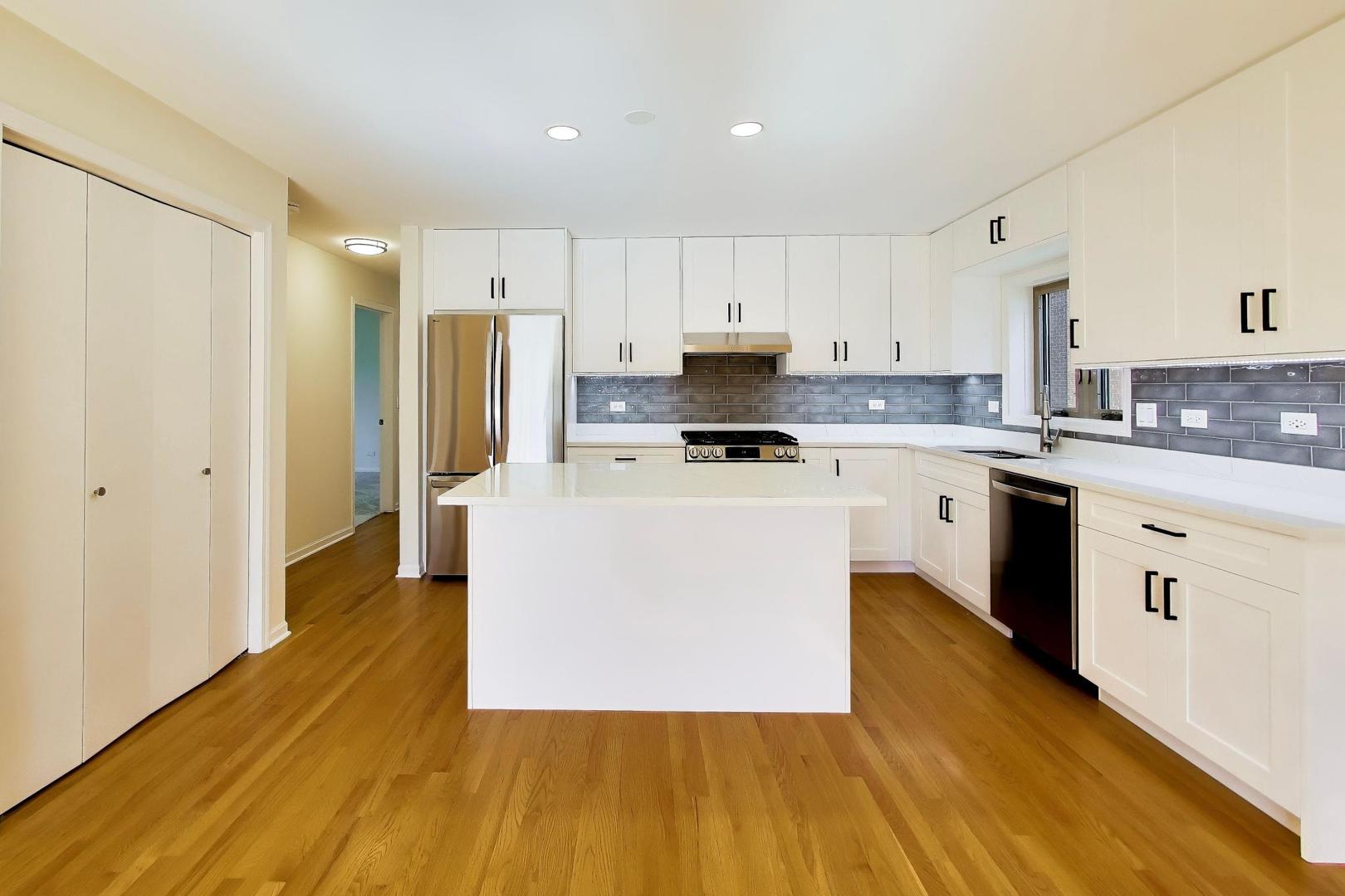 1209 E Davis Street E Unit: 2