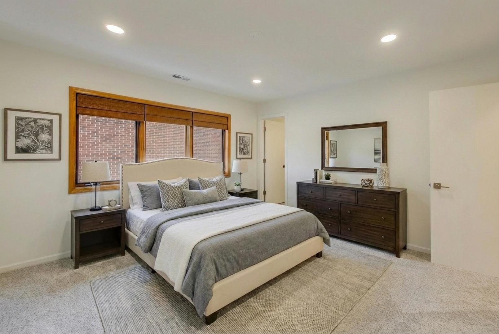 1209 E Davis Street E Unit: 3