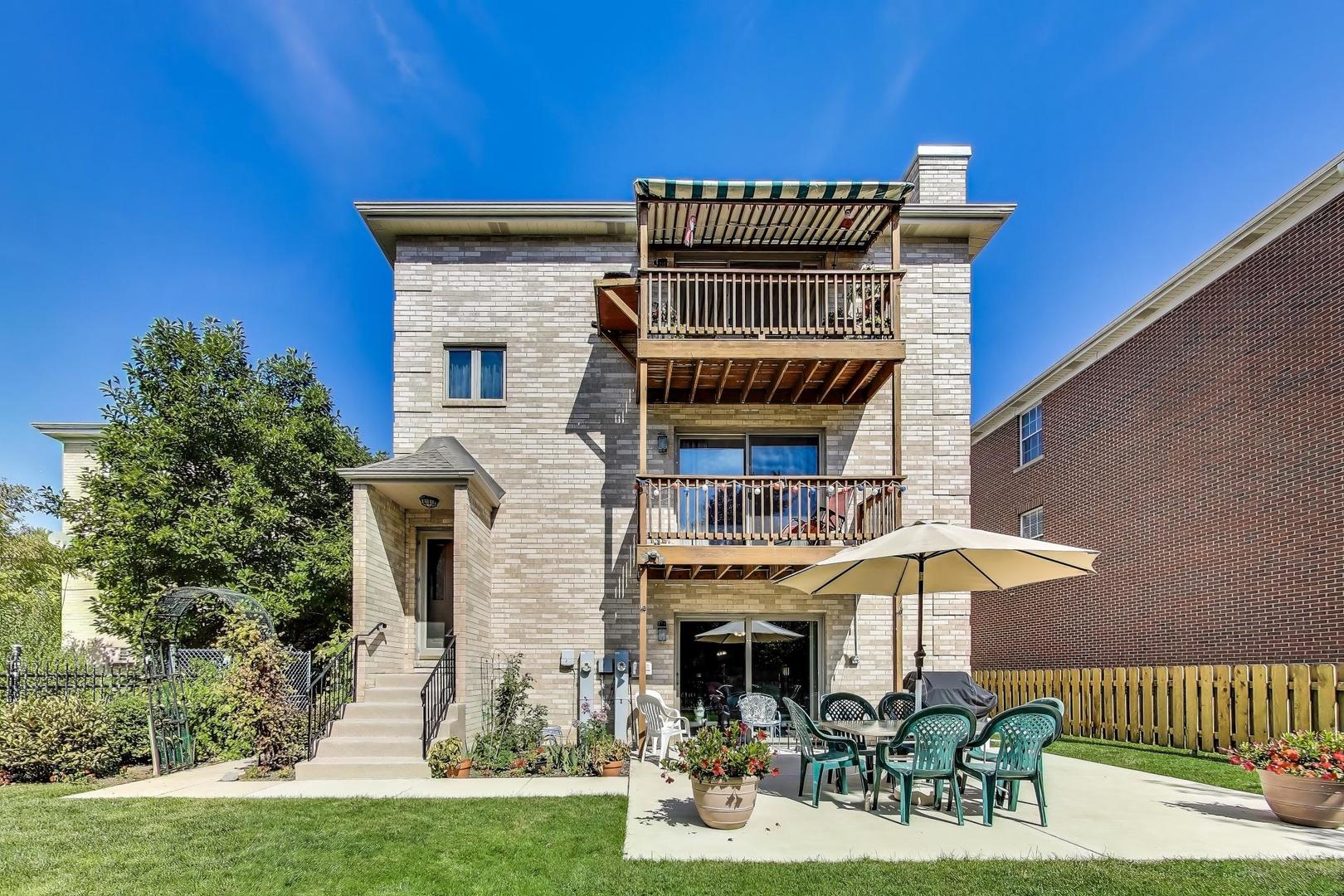 1209 E Davis Street E Unit: 3