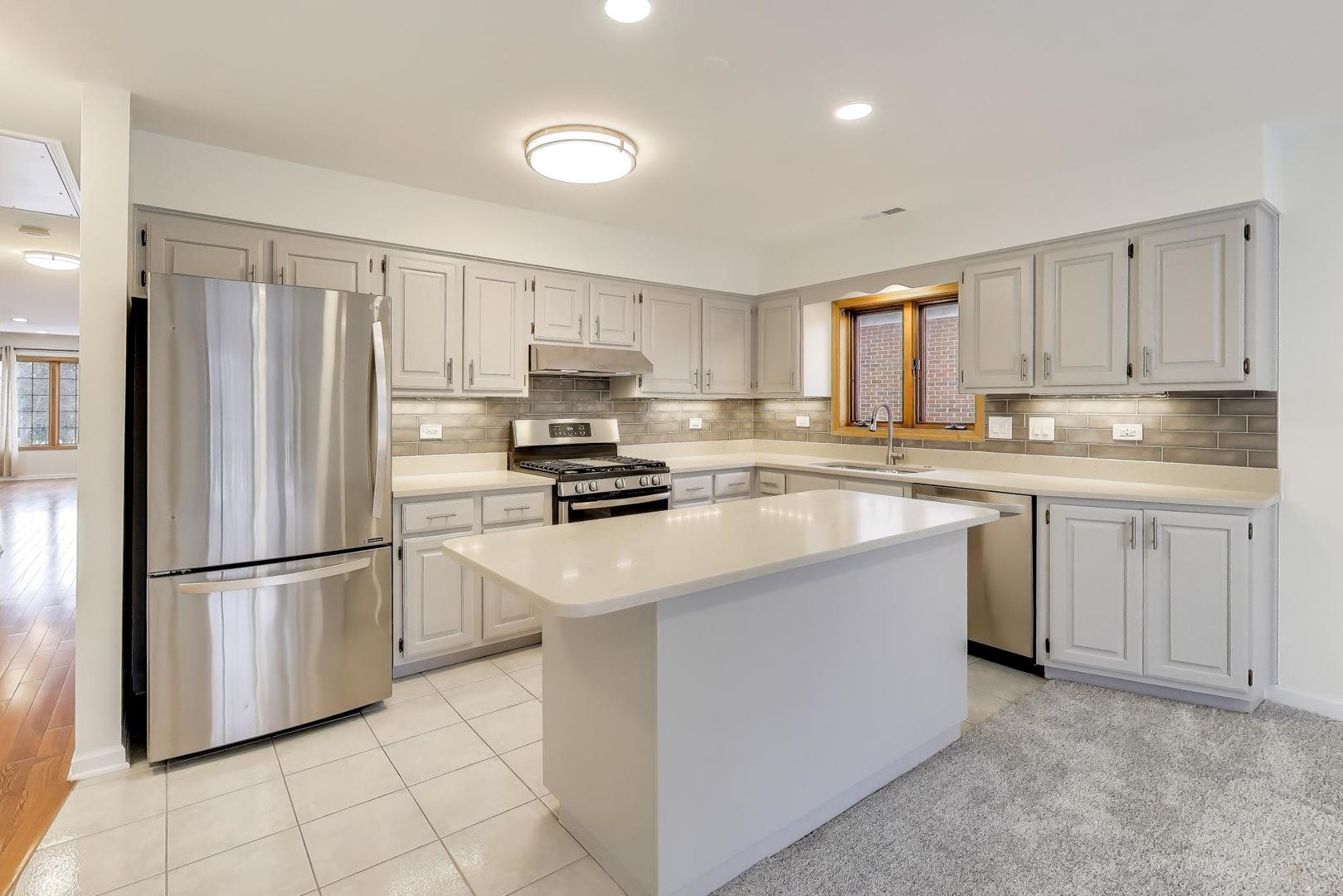 1209 E Davis Street E Unit: 3