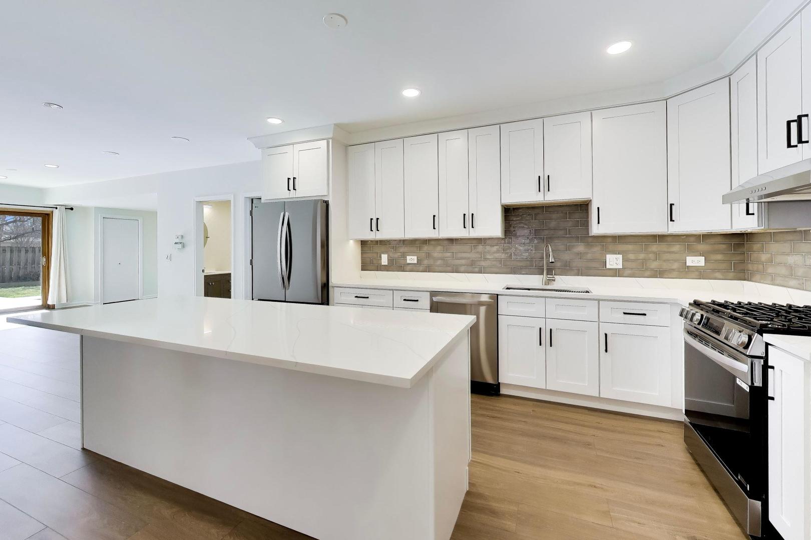 1209 E Davis Street E Unit: 1