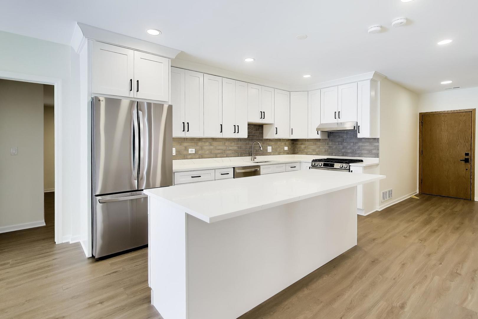 1209 E Davis Street E Unit: 1