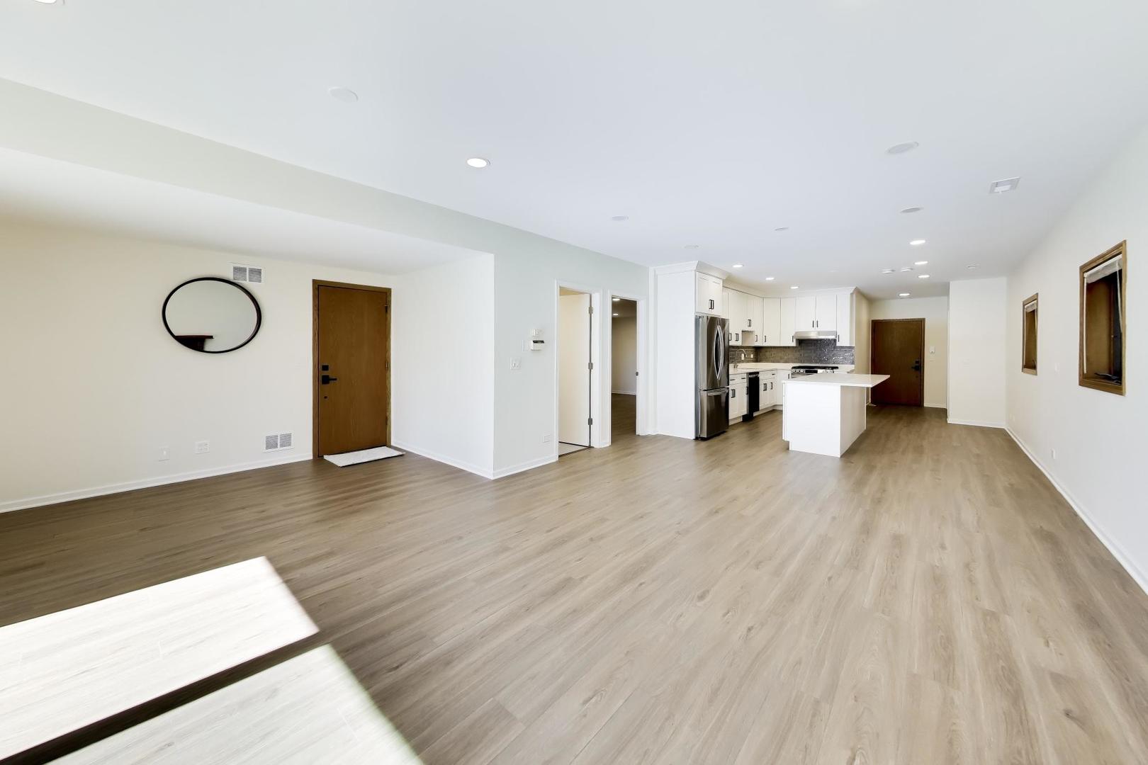 1209 E Davis Street E Unit: 1