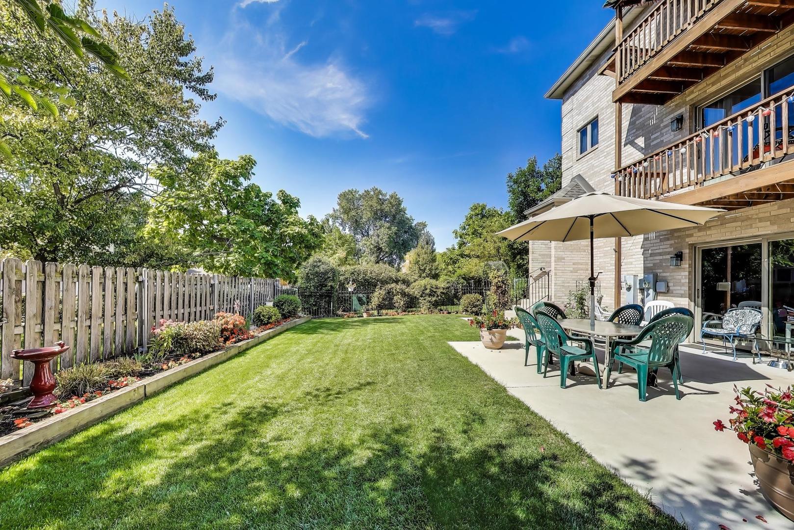 1209 E Davis Street E Unit: 1