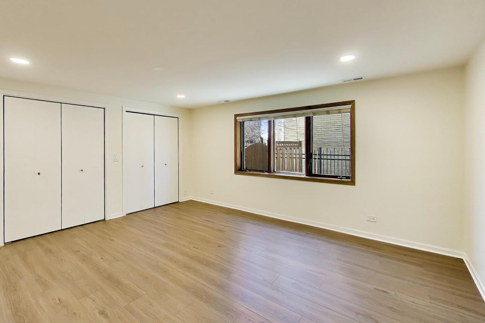 1209 E Davis Street E Unit: 1