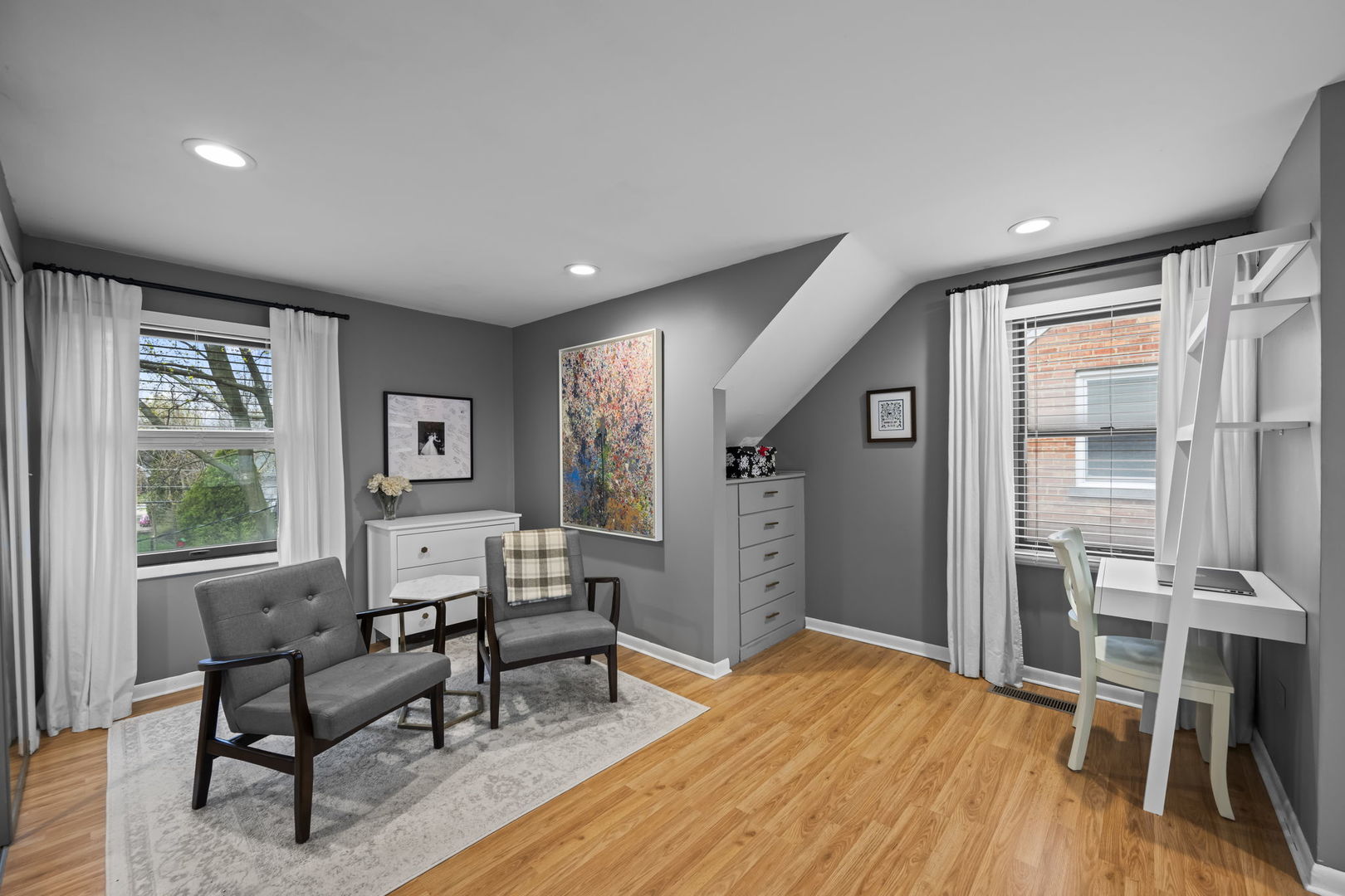 914 N Kennicott Avenue