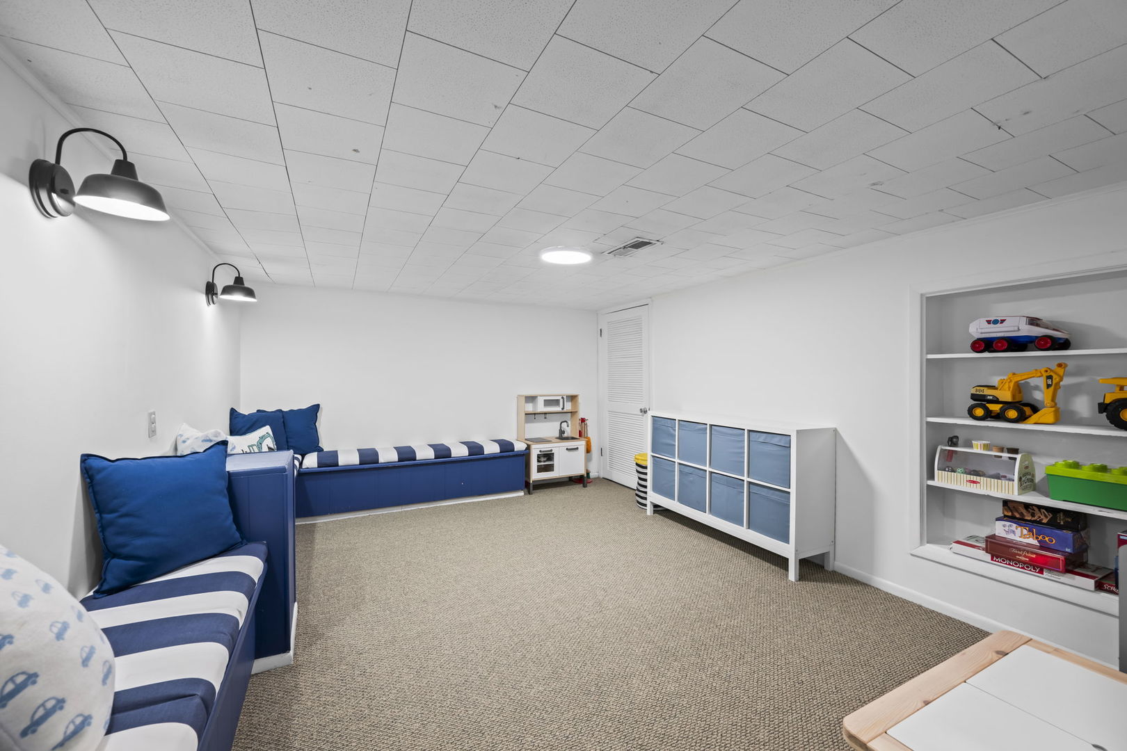 914 N Kennicott Avenue