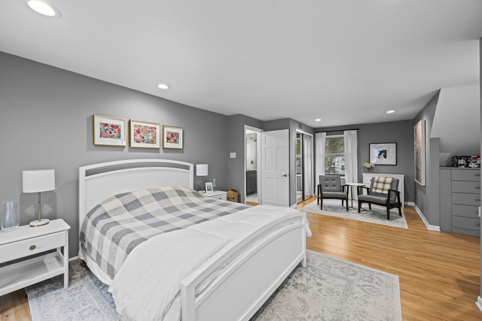 914 N Kennicott Avenue