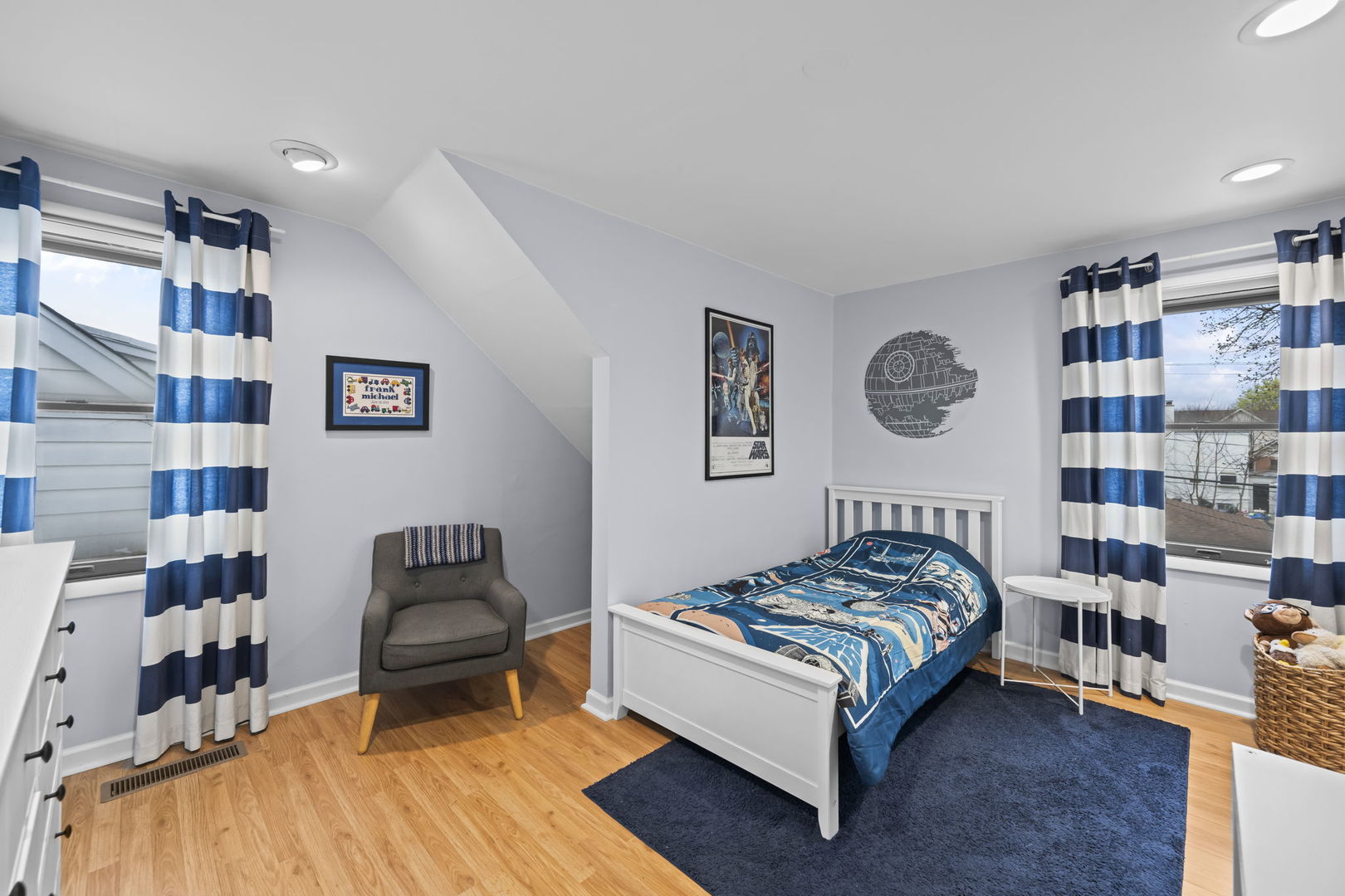 914 N Kennicott Avenue